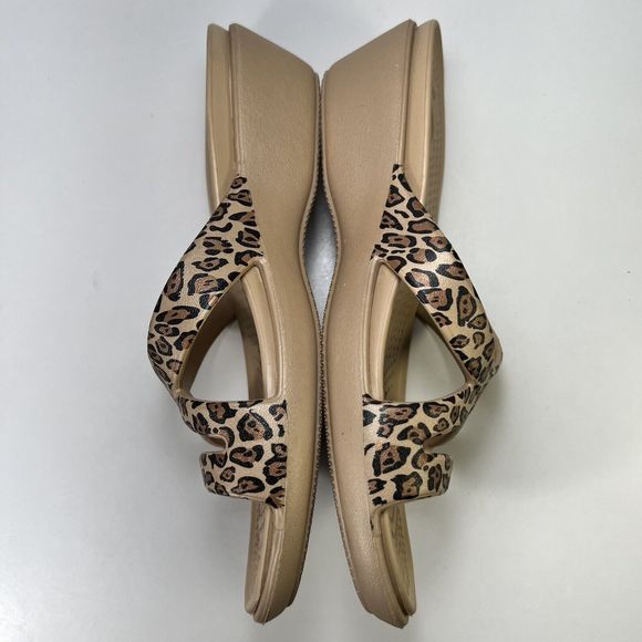 COPY - Crocs Cyprus Leopard Print Strap Woman’s Mini Wedge Size 7 Slides Shoe - Picture 6 of 10